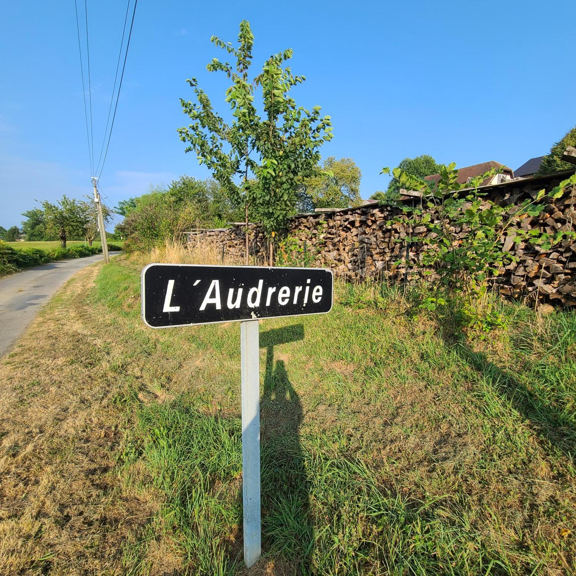 Studio L'Audrerie. Saint-Pardoux-Corbier Kültér fotó